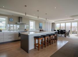 Pohara Heights Executive Holiday Home, hotel v destinaci Pohara