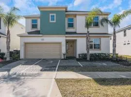 Cozy Rooms In An Elegant House
