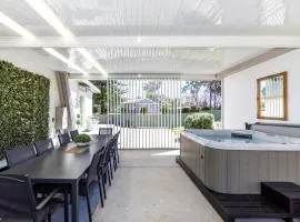 Wavesong on Watts - Pet Friendly with Spa