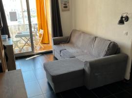 Marina et plage à vos pieds, hotel en Sète