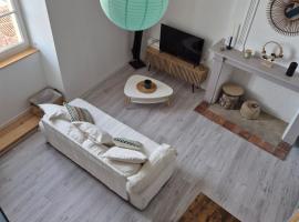 T2 moderne hypercentre - vue imprenable sur la ville, hôtel à Auch