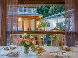 Floral Hotel Tengchong Wuwenju B&B