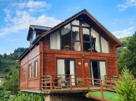 Hanging Garden Holiday Home - Riverside