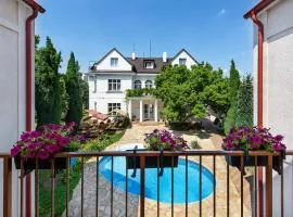 Marie Luisa - Free Parking