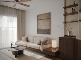 The Velvet Sky Hanoi-Cozy Escape with Private Balcony-Free Laundry, villa in Hanoi