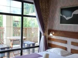 Chalet Zolota Pidkova & River