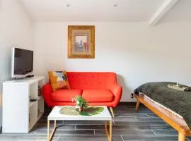 Nice seaside nest with private garden and carpark