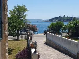 Apartmani Ana Kamenari
