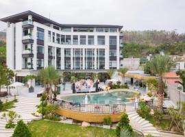 MARE MONTI villa&hotel, hotel in Ha Long
