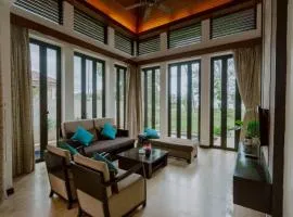 Amore Villa, Karambunai