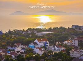 Ancient Beach Boutique & Spa - Beachfront Hotel, bed and breakfast v destinaci Hoi An