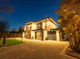 Contemporary style villa, hotel in Altrincham