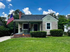 Stylish Bungalow Near Fort Benning, hotel in Columbus