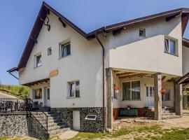 Casa Luna Șirnea、シルネアのホテル