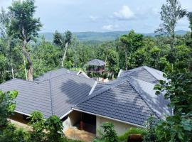 VV Farm Stay With Mountain View and Pool, ξενοδοχείο σε Chikmagalur