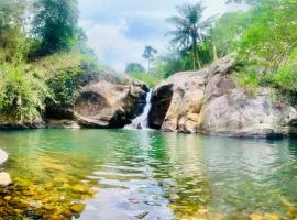 e34 Café, Restaurant & Hotel Koslanda Hideaway with a Private Natural Pool