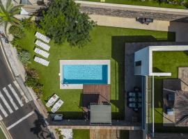 Villa Playa del Duque, Costa Adeje by Paramount Holidays, hotel ad Adeje