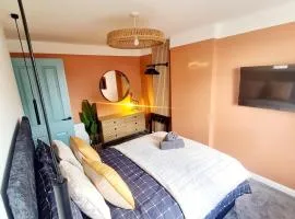 Urban 4BR house - Central-FREE parking-NO PARTY