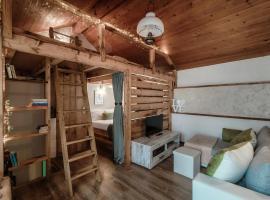 Casa Edera by Quokka 360 - Romantic Wooden House, hotell i Solduno