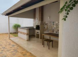 Casa Aconchegante e bem localizada, Ideal para Famílias e Grupos, hotel in Goiânia
