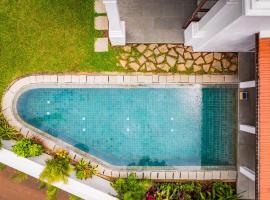 La Morella - 4BHK Luxury Villa in Assagao with Private Pool, Garden, Balcony, Caretaker, Kitchen, Genset Backup, Security, hotel v destinaci Assagao