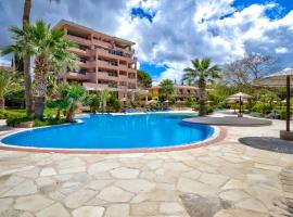 Aphrodite Gardens Stunning Villa by VICHY Holidays, chalet di Paphos