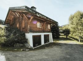 Cottage with balconies in Demi-Quartier, Hotel in Demi-Quartier