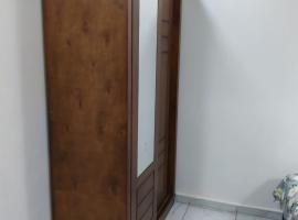 Tamri guest house, hotel in Amman