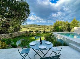 Winemakers Cottage With Vineyard & Mountain Views, ξενοδοχείο σε La Caunette