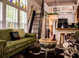 Creekside Gem, Hot Tub, Sleeping Porch, Fire Pit