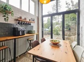 Host & Stay - The Artist's House