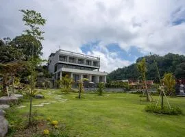 Tribhuwana Padma Lake Resort