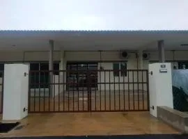 HAIZRINA HOMESTAy