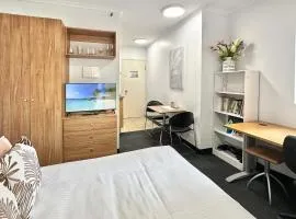 Brisbane Apt Near Dining Shops and River Walks
