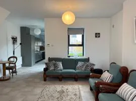 Sunberry 2 Bright Modern Entire Home, Headford