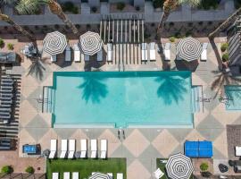 Chic 1BR at Westgate Pool, Gym & Stadium Fun apts, Hotel in Shamrock Mobile Home Park