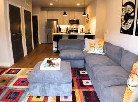 Relax In Style ,cozy 1br ,sectional, Gym,free "p"