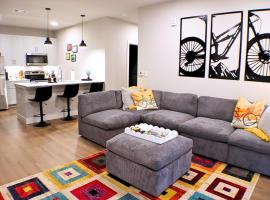Cozy Luxe Apt Sectional KingBd Gym, hotel pro pobyt s domácími mazlíčky v destinaci Apple Spur