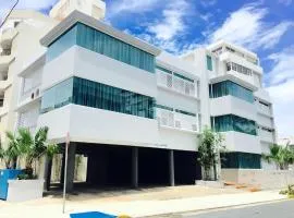 4BR Walk to Condado Beach Wifi & Parking
