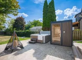 Sleeps 10 Near Niagara Falls With Hot Tub ,Playroom & ADU