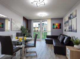 Vista Verde - Luxury City Penthouse 2BR - Sleeps up to 6 - Parking, hotel familiar en Birmingham