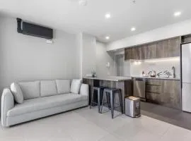 QV Stays Modern City Retreat