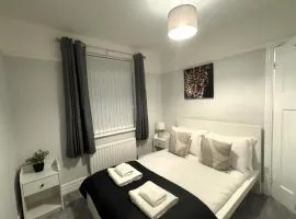 Apartment - Sleeps 4 - Pet friendly - Parking