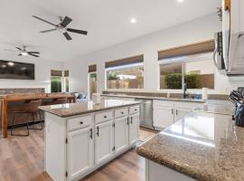 Mesa Arizona Oasis w Pool BBQ Vaulted Ceilings, hotel a Mesa