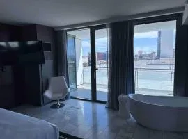 Vegas High Rise Condo w 2 Balconies w Resort
