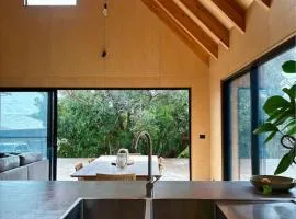 Black Pearl - NEW Minimal Style Scandi Beach House