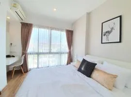 Live in Nimman High Floor And Rooftop Pool