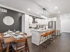 4 Story Home with 3 King Beds and cozy backyard