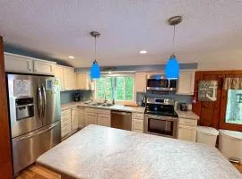 Blue Lake Cottage - 10 Minutes to Minocqua
