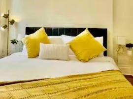 Very comfortable 2 bdrm Condo in French Quarters, condo in New Orleans